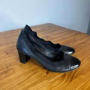 Tory Burch Black Quilted Leather Cap Toe Heels Gold Logo Size 7